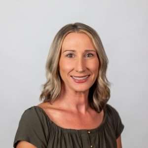 Headshot of Amanda Boles (woman with blond hair and green top)